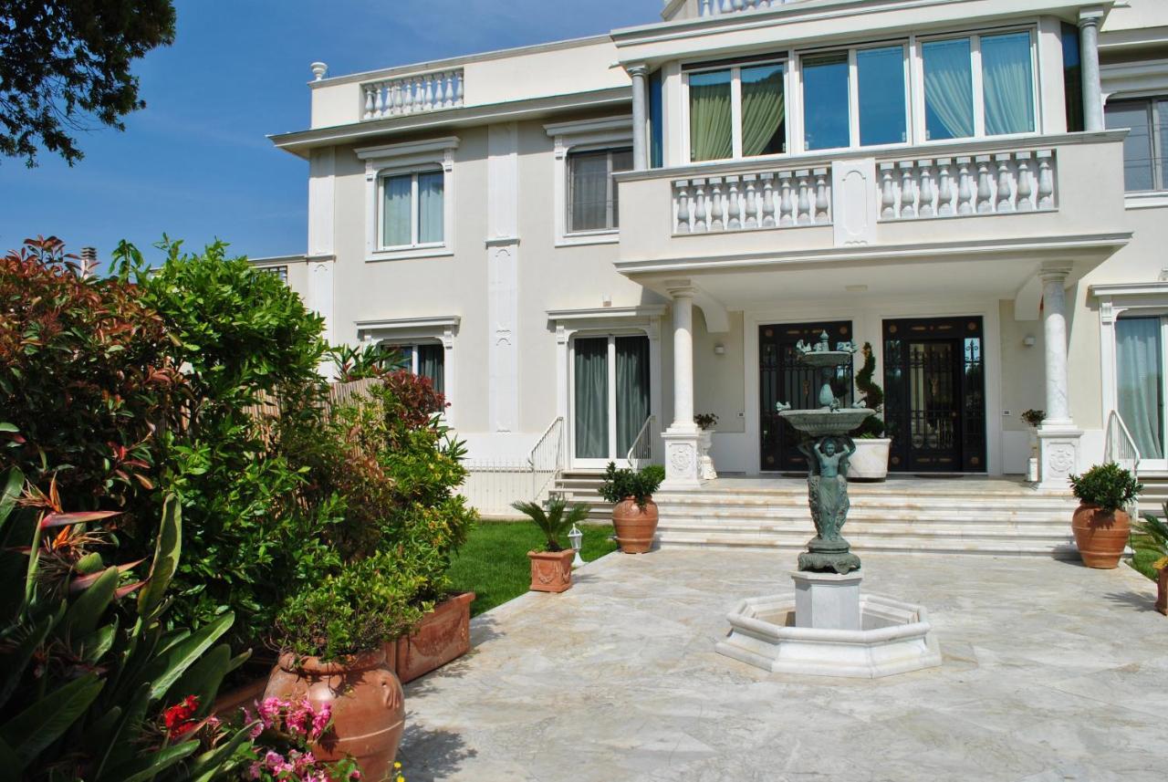 Villa Bianca A Few Steps By The Sea With Exclusive Garden & Jacuzzi Ливорно Экстерьер фото