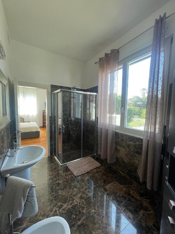 Villa Bianca A Few Steps By The Sea With Exclusive Garden & Jacuzzi Ливорно Экстерьер фото