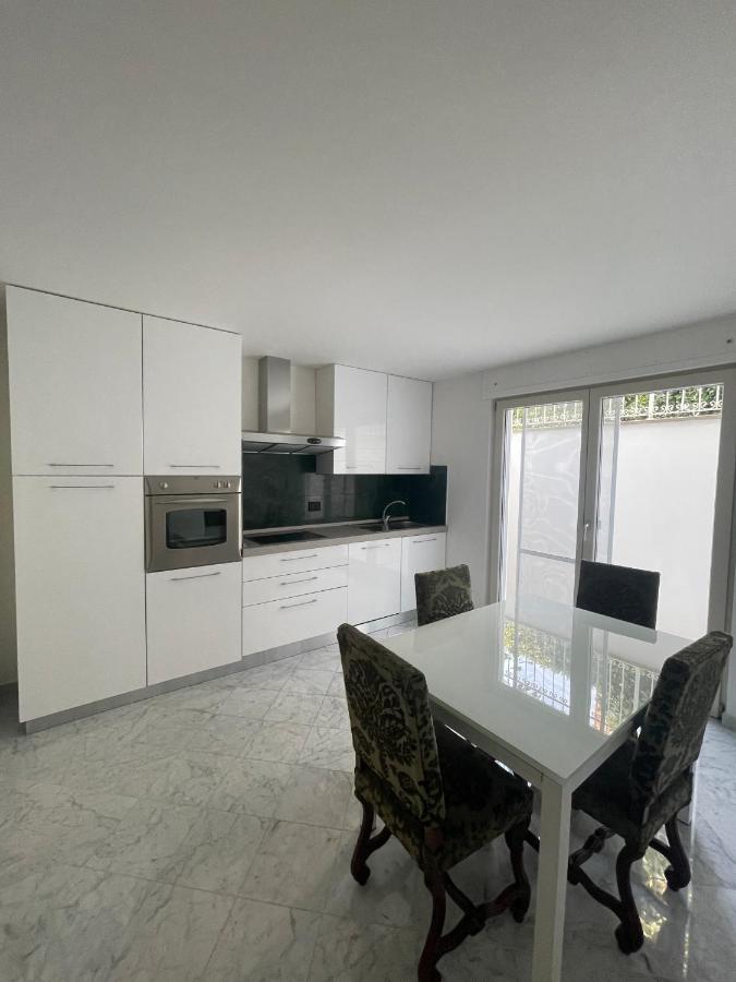 Villa Bianca A Few Steps By The Sea With Exclusive Garden & Jacuzzi Ливорно Экстерьер фото