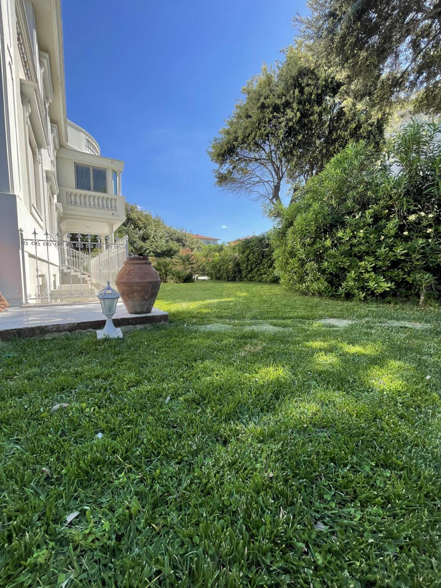 Villa Bianca A Few Steps By The Sea With Exclusive Garden & Jacuzzi Ливорно Экстерьер фото